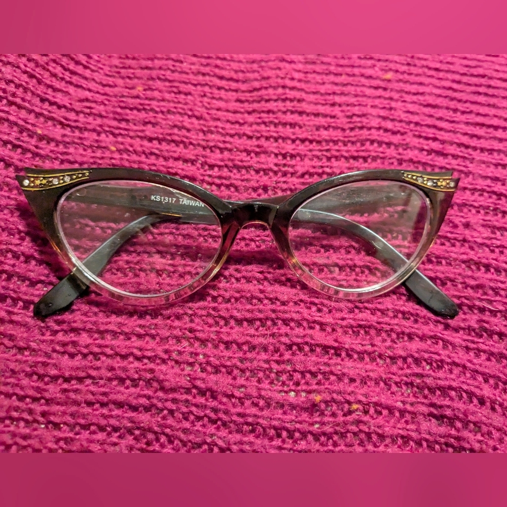 Fashion Accessory Eyeglasses-No Rx. Cat Eye Tortoise Frames With Crystal Detail.